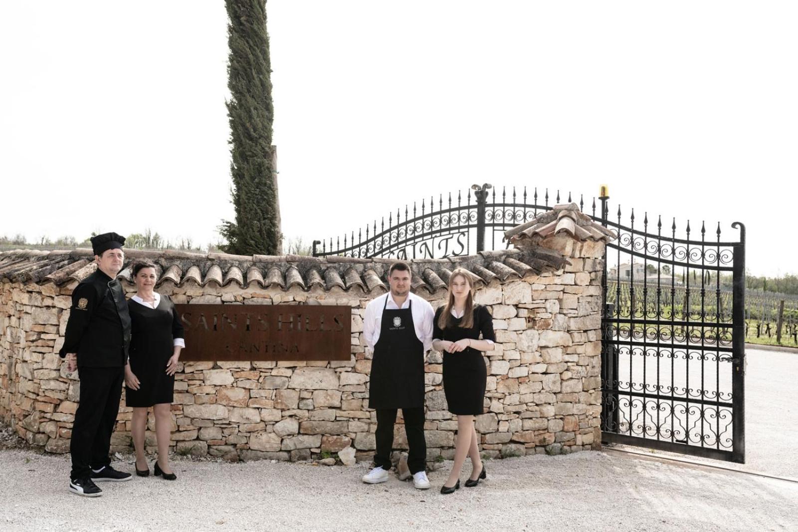 Saints Hills Cantina Visnjan Bagian luar foto